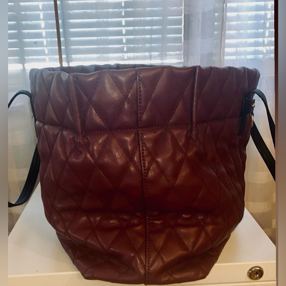 Givenchy medium/large purple purse with black handles - Picture 2 of 13